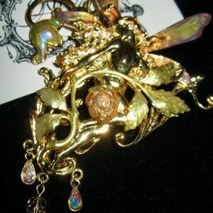 KIRKS FOLLY NEW, SIGNED, NAMED GLITTER FAIRY QUEEN BROOCH IN GOLD TONE